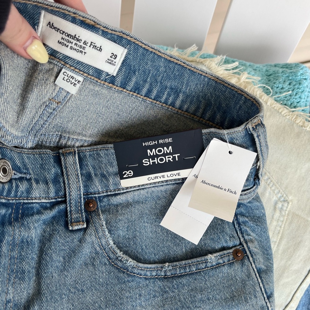 Abercrombie and Fitch high rise mom shorts curve love denim 29/8 NWT - Picture 4 of 4